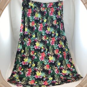 Terra & Sky floral maxi skirt w/pockets & splits